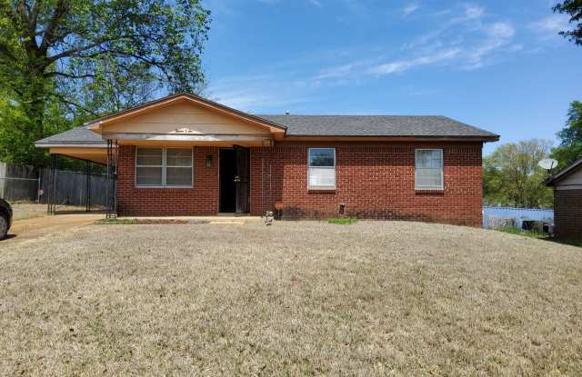 Welcome to this charming 3 bedroom, 1 bathroom house located in Memphis, TN. photos photos