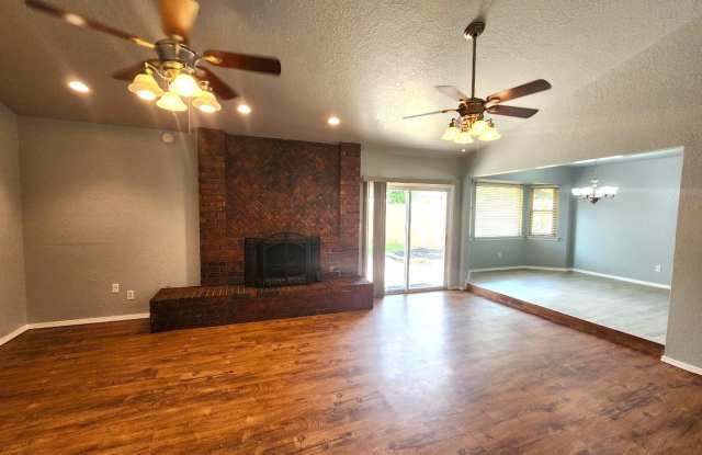 3 Bed 2 Bath 2 Car Garage-Westlake Addition NW OKC Gallery 4