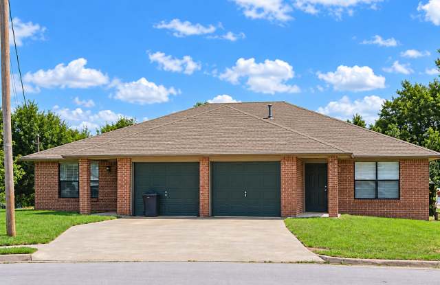 2 bedroom 1.5 bath Duplex in Fayetteville Gallery 1