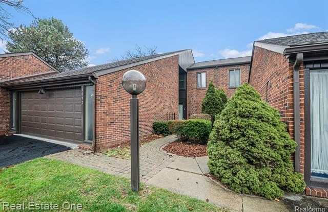 3092 LINDENWOOD Drive - 3092 Lindenwood Drive, Dearborn, MI 48120