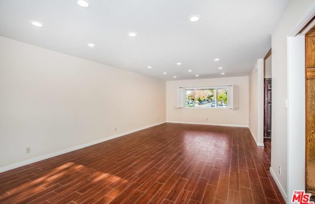 4078 BAKMAN Avenue Gallery 2