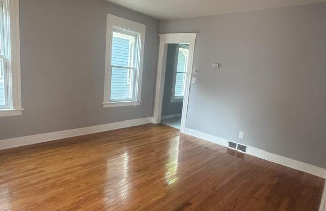 1079 Kossuth Street - 2 photos photos