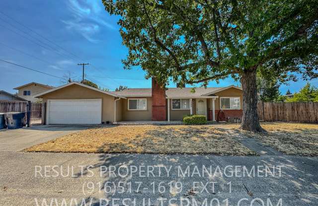 RV Access! Charming Roseville Corner-Lot Home photos photos