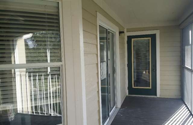 Completely Renovated 3rd Floor condominium with panoramic views GARAGE INCLUDED! Gallery 4
