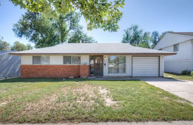 Newly Remodeled 3 Bedroom Home in Central Location - 2915 East Pikes Peak Avenue, Colorado Springs, CO 80909