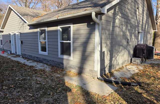 Italian Estates Property Management - 1113 Yuma Street, Manhattan, KS 66502