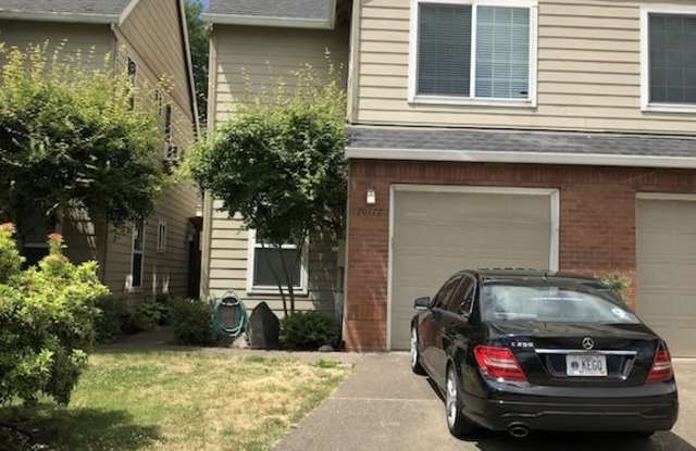 Beautiful Townhouse in Prime Tigard Location – 2 Bed + Bonus Room – Walk to Washington Square! photos photos