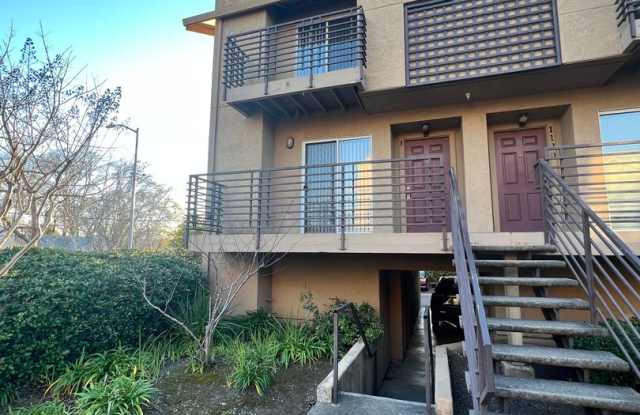 TENTATIVELY RENTED - CENTRALLY LOCATED NAPA TOWNHOME - 1118 Pear Tree Lane, Napa, CA 94558