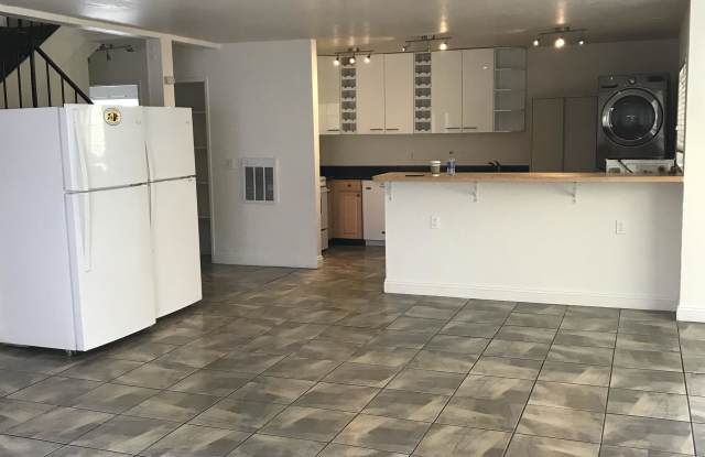 6560 Del Playa Drive Gallery 2