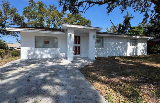 2620 E 33rd Ave photos photos