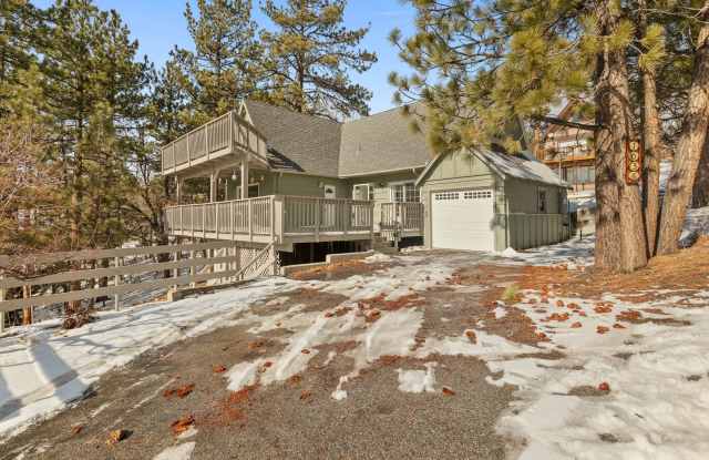 Lake-View 4BR Cabin with Dual Decks in Fawnskin photos photos