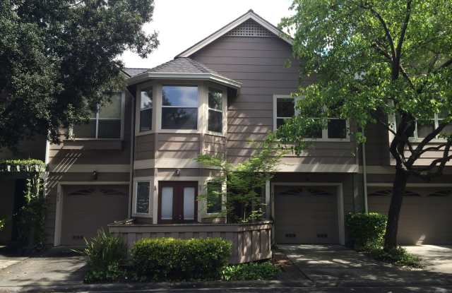 Wonderful 3 Bed 2.5 Bath Townhouse In Mountain View. Beautiful Vinyl Plank Flooring Installed Throughout! photos photos