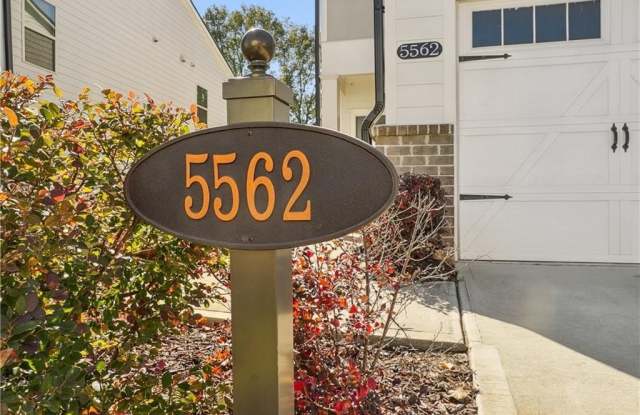 5562 Plain Field Lane Gallery 2