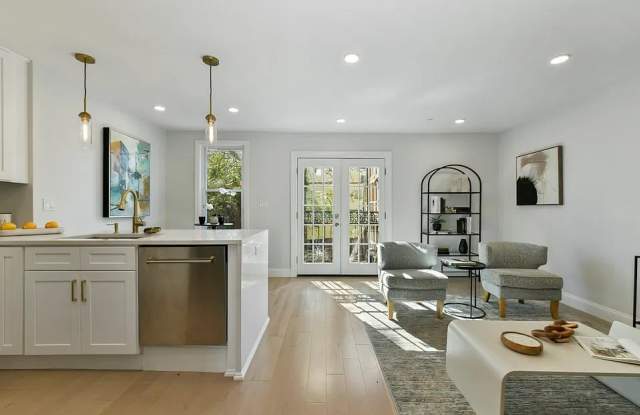 185 Maverick St Apt 2 Gallery 1