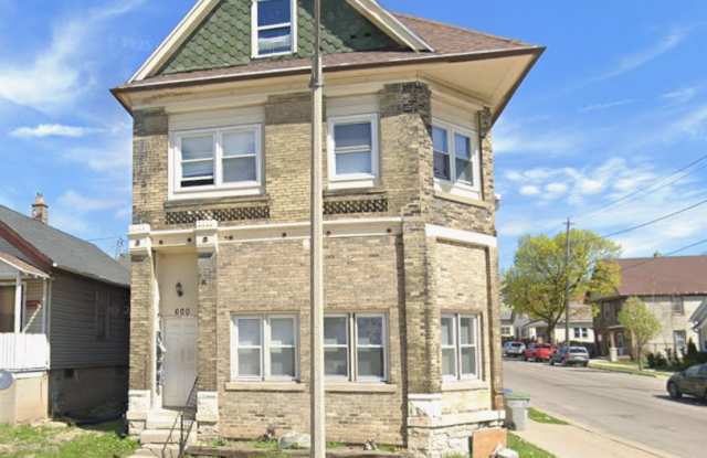 600 West Rogers Street - 3 photos photos