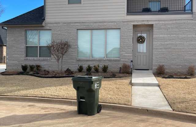 *Fully Furnished* 4 bedroom, 2.5 bathroom, 2 car garage Gated Neighborhood - 3301 Enclave Pl, Norman, OK 73072
