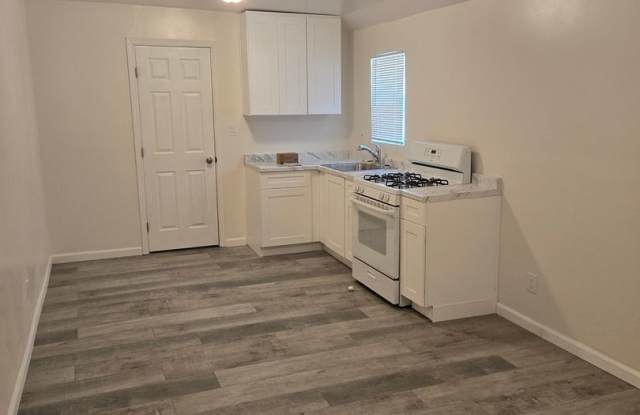 Downtown Modesto Studio for Rent - $200.00 off move in special - 616 J Street, Modesto, CA 95354