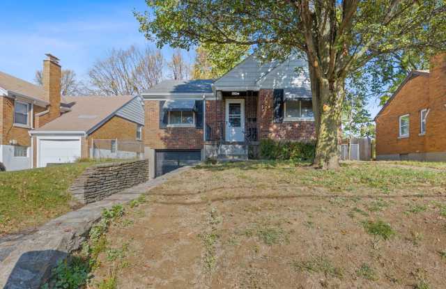 BRIDGETOWN - Adorable spacious 2 bed 1 bath brick ranch. - 5590 Karen Avenue, Bridgetown, OH 45248