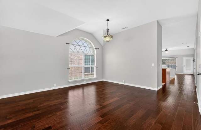 3012 Honey Locust Drive Gallery 4
