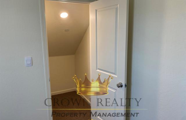 1109 East Elkhorn Avenue Gallery 3