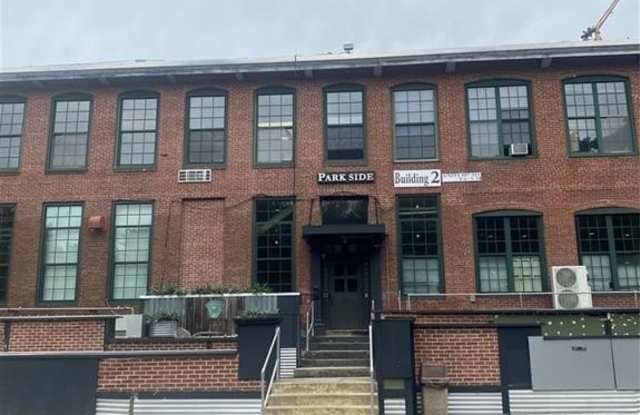 1117 Douglas Avenue Gallery 1