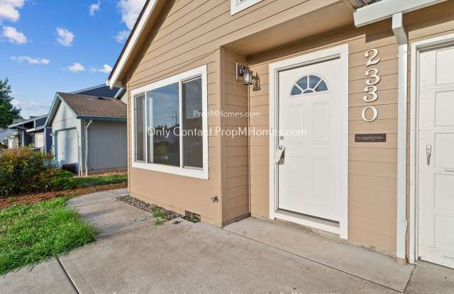 Charming Three Bedroom Home In Aloha - Close to Nike  Intel! Gallery 3