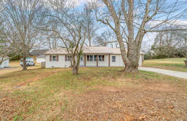 117 Gayle Avenue - 117 Gayle Avenue, Lenoir City, TN 37771