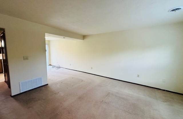 2 Bedroom, 1.5 Bath Townhouse Gallery 2