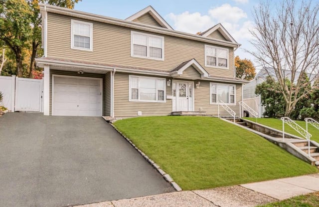 122 Gailmore Dr - 122 Gailmore Drive, Yonkers, NY 10710 122 Gailmore Dr - 122 Gailmore Drive, Yonkers, NY 10710