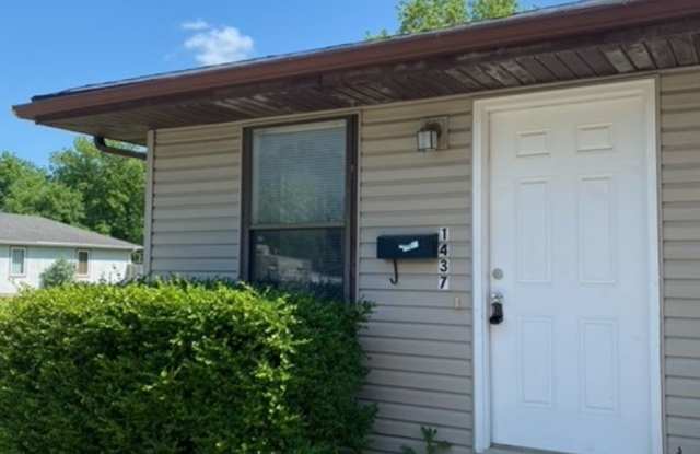 Great Duplex! 2 Bed, 1 Bath Gallery 1