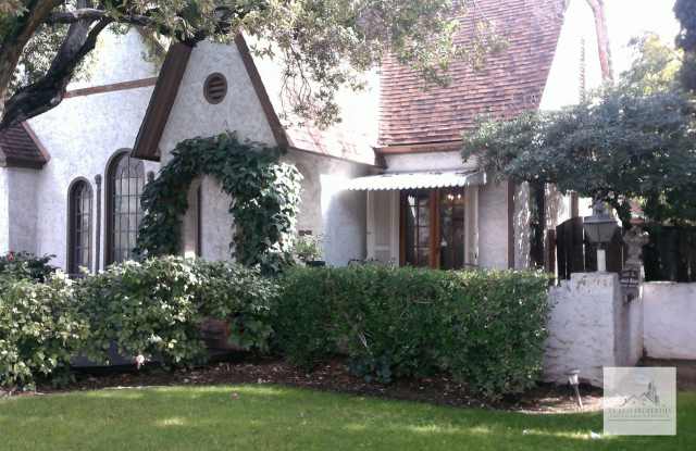 Beautiful 3 Bedroom home located in the Historical Fresno High School area! photos photos