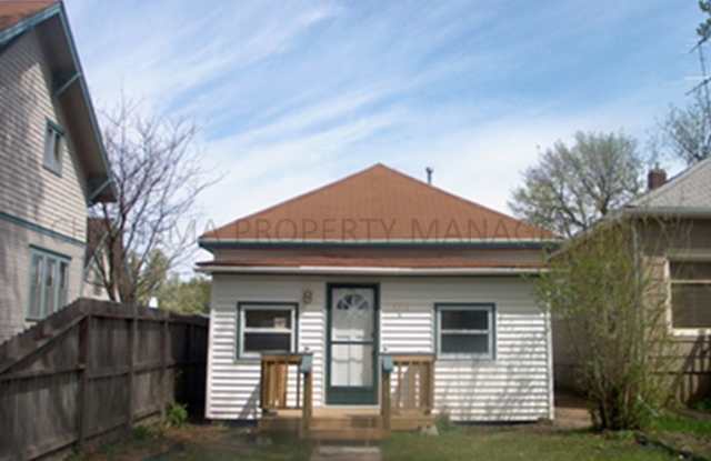 COZY  QUAINT 2 BD, 1 BA HOUSE WITH WALK OUT DECK photos photos