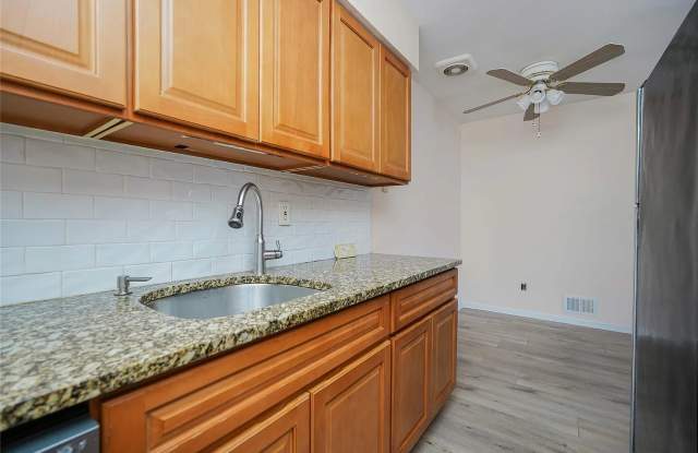 4207 Amboy Rd Apt 8B photos photos