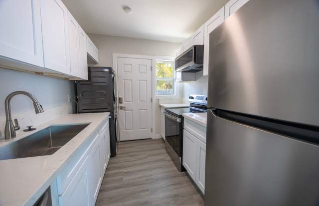 Sprawling 1,000 SQ FT Boutique Oasis | Utilities Included | Heart of the Arts District Gallery 3