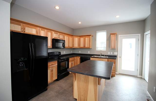 Welcome home to 3167 Sullivan Loop - a stunning 2-bedroom, 2.5-bathroom gem in a prime location! - 3167 Sullivan Loop, Lincoln, ND 58504