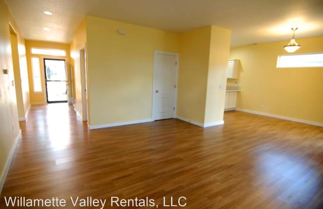 3904 Bentley Dr NE Gallery 2
