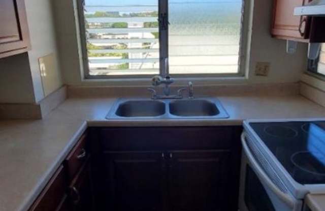 Hidden Gem Location ... Secured 1 bedroom! photos photos