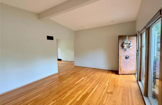 8416 Louwen Drive Gallery 3