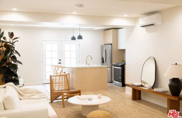 1409 N Hudson Ave unit: 1/2 photos photos