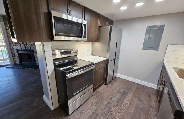 1 Bedroom Condo in Aurora photos photos