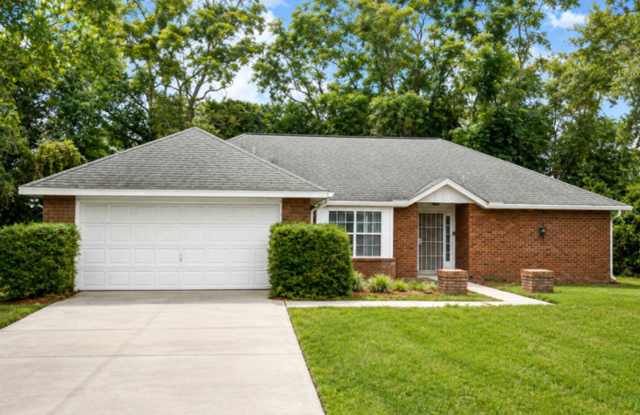 1ST MONTH FREE RENT 3 Bed 2 Bath Home with 2 Car Garage | Pet Friendly with Fenced Yard | Washer Dryer Hook Ups | Section 8 Welcome photos photos