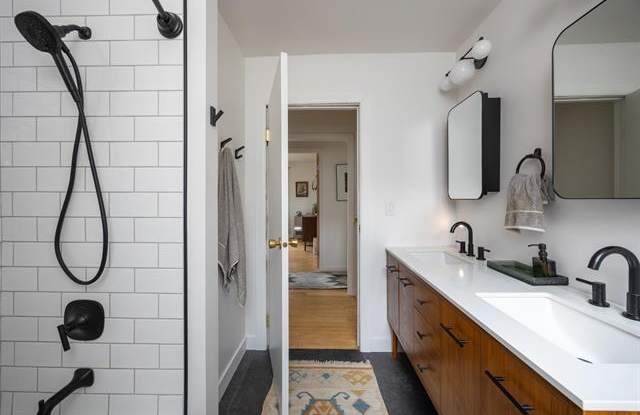2537 Malletts Bay Avenue Gallery 2