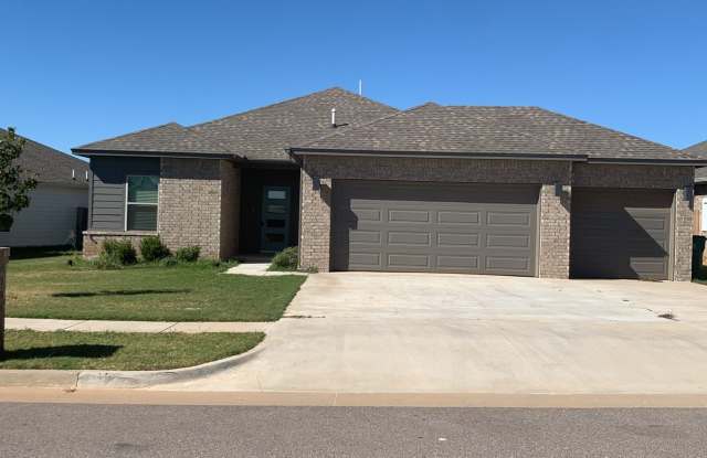 Very Nice 4 Bedroom 2 Bath Home in Yukon Schools photos photos