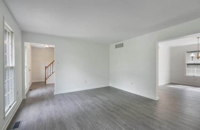91 PREMIER Court Gallery 2