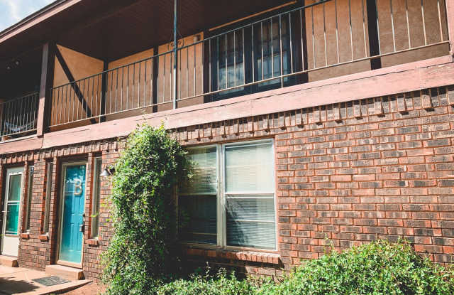 2 Bed Townhouse with Garage! Convenient Location! photos photos