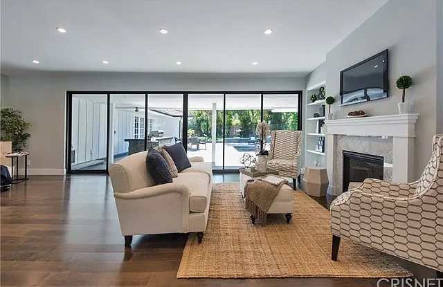 4441 Densmore Avenue Gallery 3