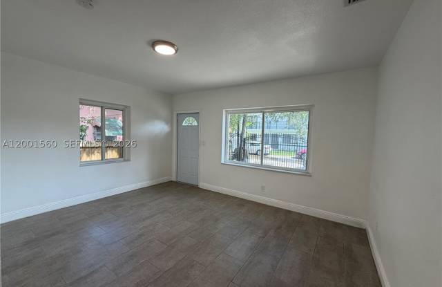 7712 NE 1st Ct Gallery 2