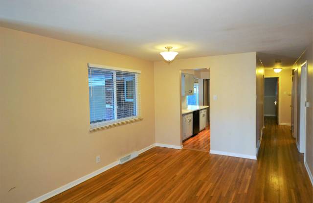 5947 Flower Street Gallery 3
