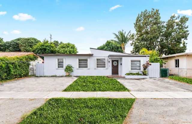 6840 SW 3rd St photos photos