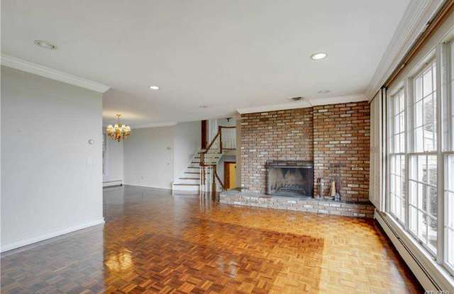 85 Lloyd Harbor Road Gallery 4